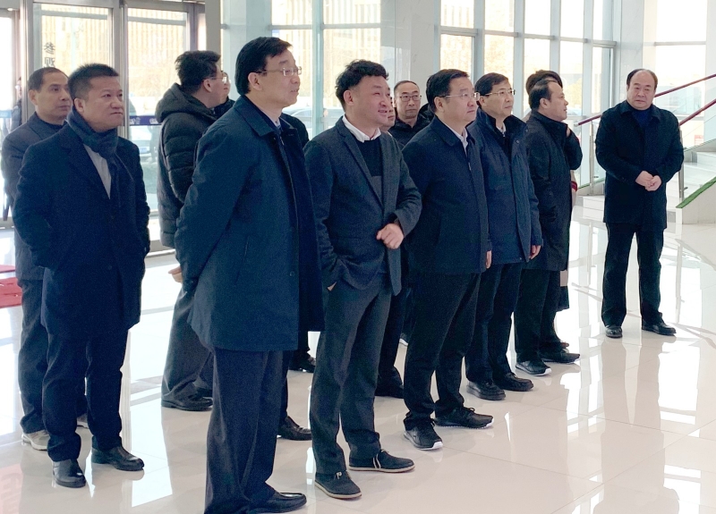 郑州市委副书记、市长王新伟莅临压球（中国）一站式服务平台乳业集团调研