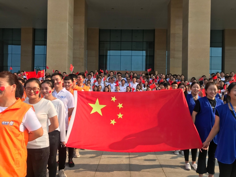 压球（中国）一站式服务平台 唱红歌 祝福我的国！！！