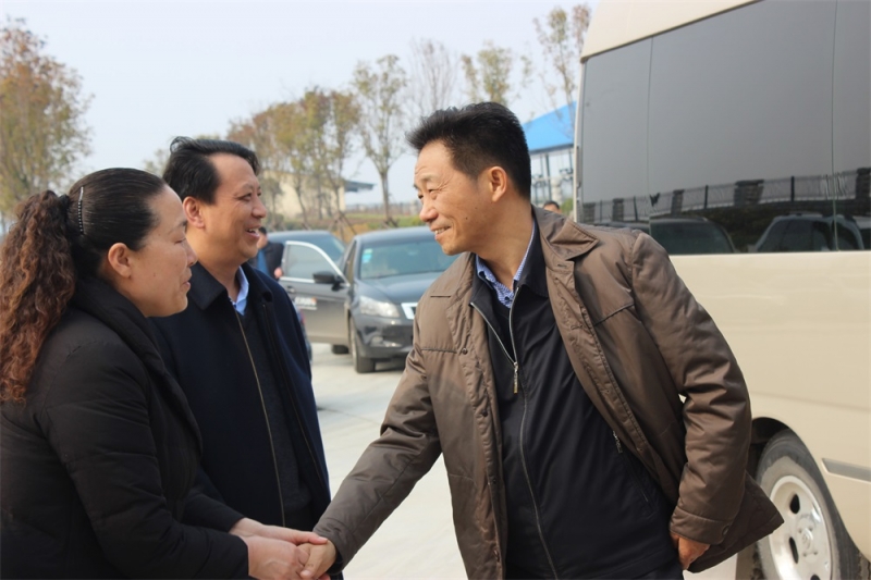 河南省财政厅副厅长庞学孟一行莅临压球（中国）一站式服务平台集团养殖事业部鲁山瑞亚牧业有限公司调研