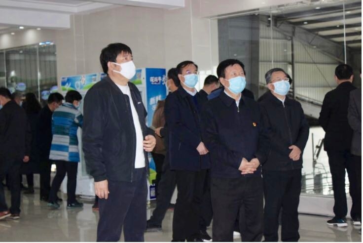 平顶山市委书记周斌一行莅临压球（中国）一站式服务平台乳业集团 鲁山瑞亚牧业有限公司调研疫情防控和复工复产情况