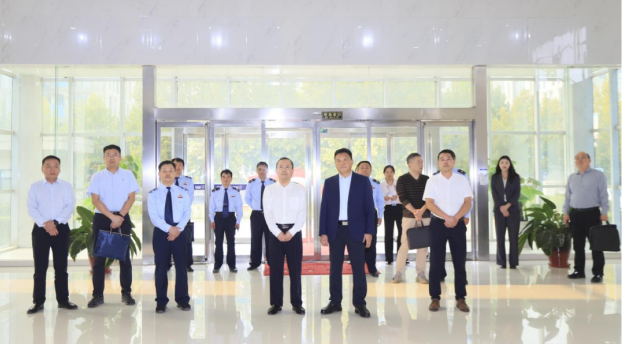 郑州市税务局党委书记曹学胜一行莅临河南压球（中国）一站式服务平台乳业集团参观调研