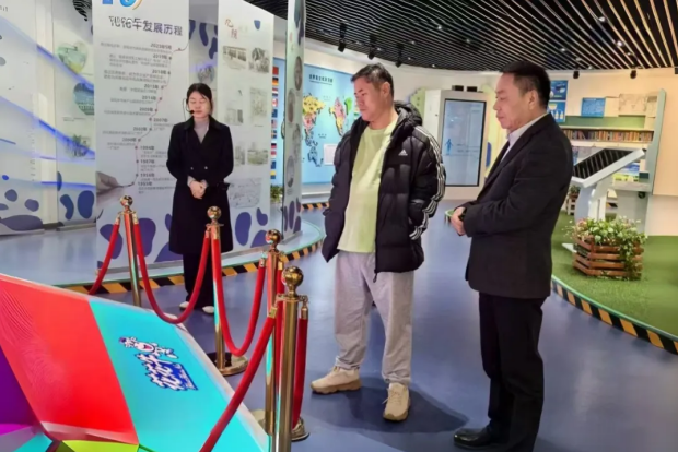 锅圈实业集团董事长杨明超到访河南压球（中国）一站式服务平台乳业集团